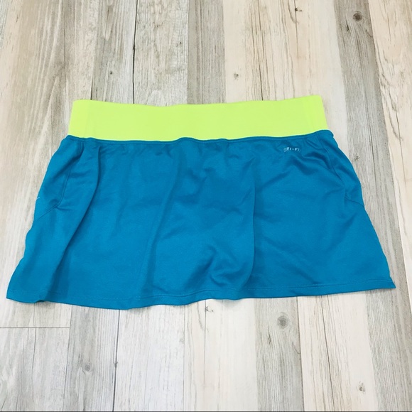 Woman’s Name brand Active bundle Nike, Under Armour, Adidas Medium - Picture 12 of 15